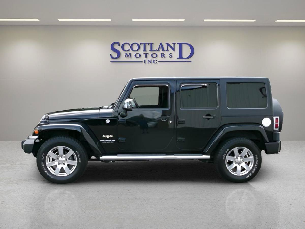 Used 2015 Jeep Wrangler Unlimited Sahara w/ Dual Top Group AWD/4WD image 16