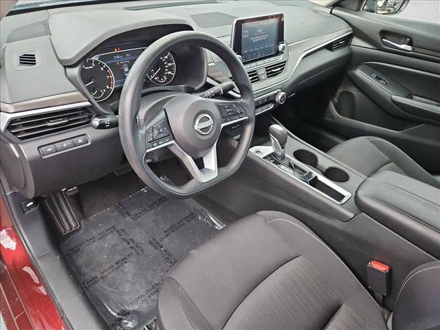 Used 2025 Nissan Altima 2.5 SV FWD image 11