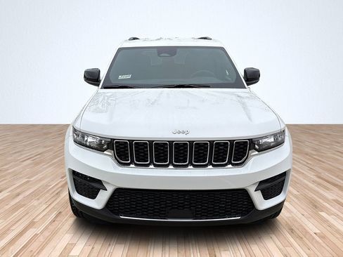 New 2025 Jeep Grand Cherokee Laredo w/ Luxury Tech Group I image 3