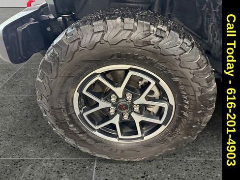 Used 2024 Jeep Wrangler Unlimited Rubicon w/ Safety Group image 24