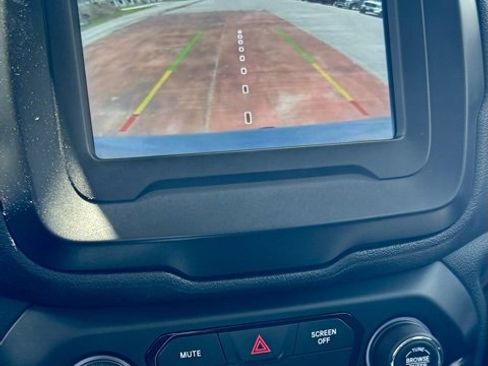 Used 2020 Jeep Renegade Altitude image 18