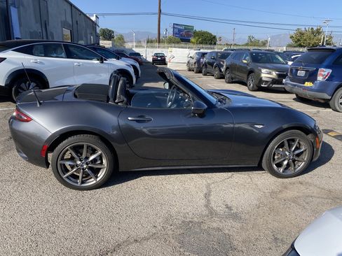 Used 2022 MAZDA MX-5 Miata Grand Touring w/ Weather Package RWD image 9