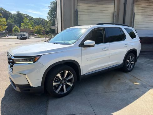 Used 2025 Honda Pilot Elite image 5