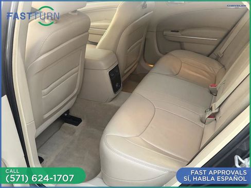 Used 2014 Chrysler 300 w/ Driver Convenience Group RWD image 20