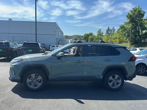 Used 2023 Toyota RAV4 XLE AWD/4WD image 3