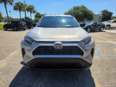 Used 2020 Toyota RAV4 LE FWD image 8