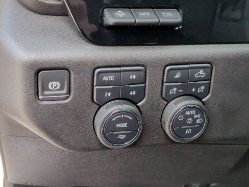 Used 2025 Chevrolet Silverado 2500 High Country w/ Technology Package AWD/4WD image 15