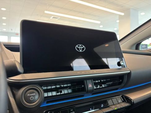Used 2025 Toyota Prius XLE FWD image 19