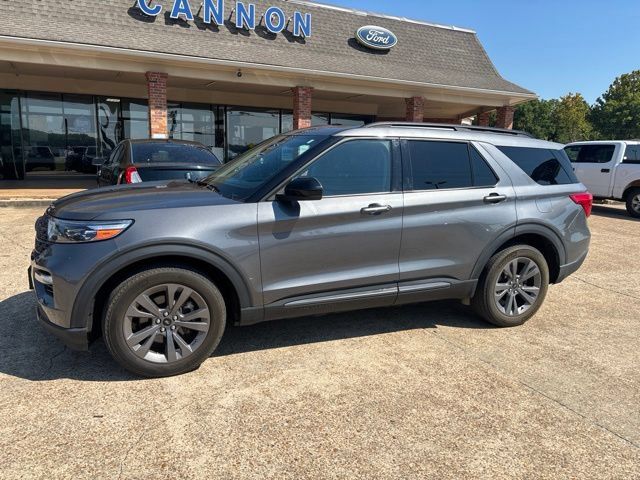 Used 2022 Ford Explorer XLT w/ Equipment Group 202A AWD/4WD image 1