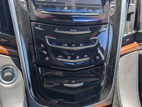 Used 2020 Cadillac Escalade Premium Luxury AWD/4WD image 23