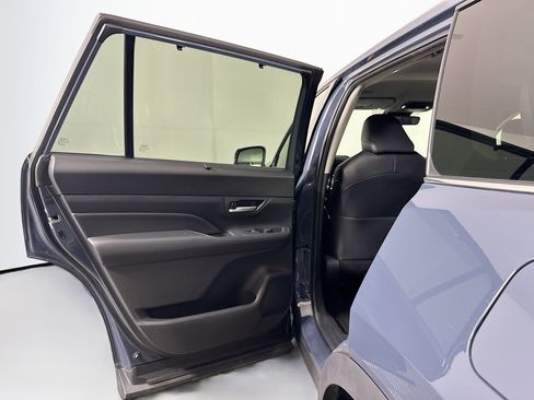 Used 2025 Toyota Grand Highlander AWD image 25