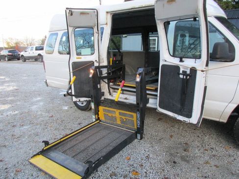 Used 2010 Ford E-350 and Econoline 350 Extended Super Duty image 9