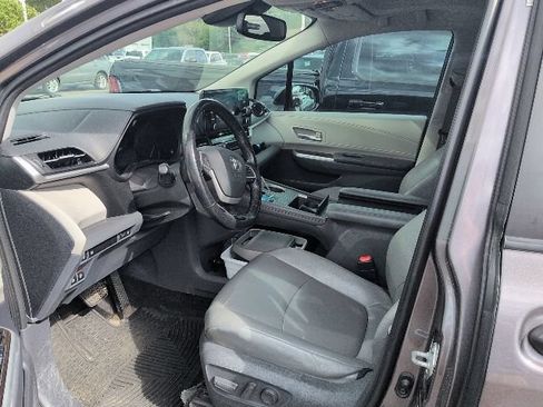 Used 2021 Toyota Sienna XLE AWD/4WD image 9