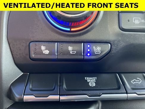 Used 2020 Chevrolet Silverado 2500 LTZ w/ LTZ Convenience Package image 17