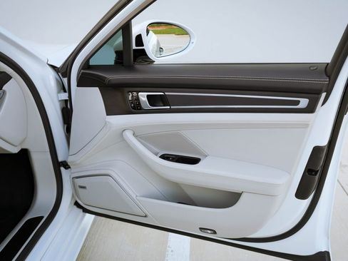 Used 2019 Porsche Panamera GTS w/ Premium Package Plus image 23