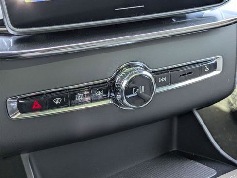 New 2026 Volvo XC90 B5 Core image 8