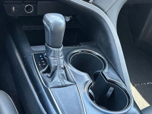 Used 2018 Toyota Camry SE image 11