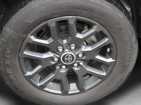 Used 2022 Toyota Tundra Platinum w/ Advanced Package image 34