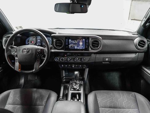 Certified 2018 Toyota Tacoma TRD Off-Road w/ Technology Package AWD/4WD image 12