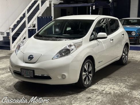 Used 2017 Nissan Leaf SV FWD image 4