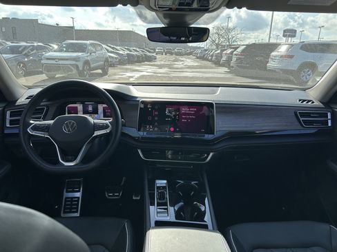 Certified 2025 Volkswagen Atlas SEL Premium R-Line image 9