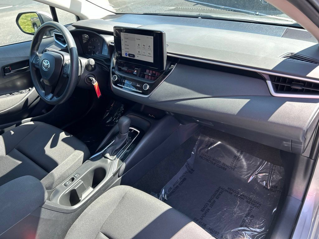 Used 2025 Toyota Corolla LE FWD image 37