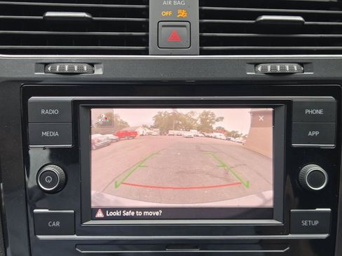 Used 2019 Volkswagen Golf S AWD/4WD image 25
