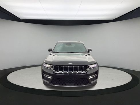 Used 2024 Jeep Grand Cherokee Limited w/ Luxury Tech Group II image 3