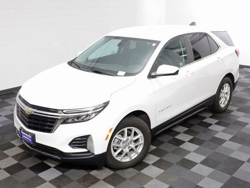 Used 2023 Chevrolet Equinox LT image 2
