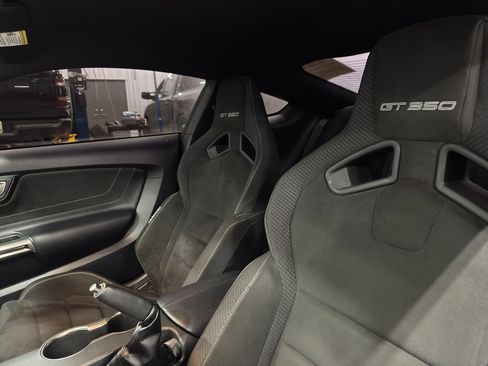 Used 2016 Ford Mustang Shelby GT350 w/ Track Package image 5