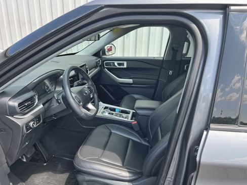Used 2023 Ford Explorer XLT w/ Equipment Group 202A AWD/4WD image 12