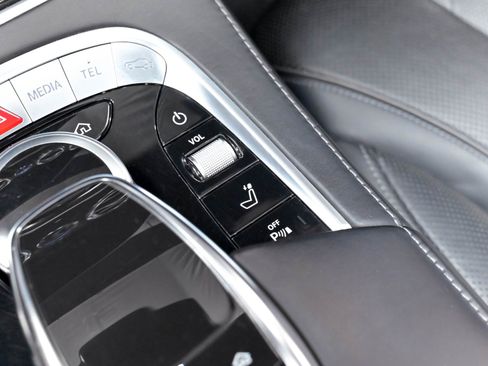 Used 2019 Mercedes-Benz S 560 4MATIC Sedan w/ Premium Package image 74
