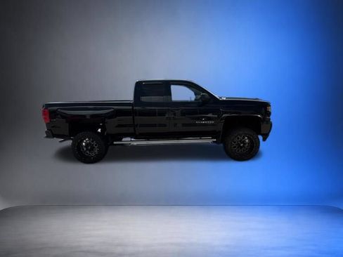 Used 2018 Chevrolet Silverado 1500 Custom w/ Custom Convenience Package AWD/4WD image 4