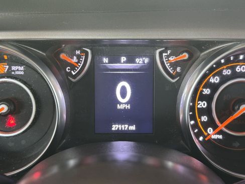 Used 2023 Jeep Gladiator Sport w/ Trailer Tow Package AWD/4WD image 10