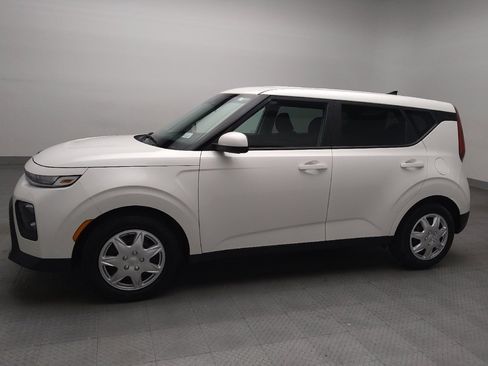 Used 2020 Kia Soul LX image 2