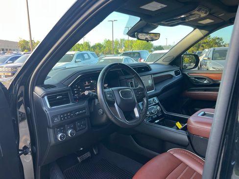 Used 2023 GMC Yukon Denali Ultimate AWD/4WD image 25