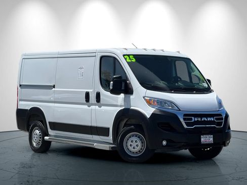 Used 2025 RAM ProMaster 2500 w/ U-Haul Equipment Group FWD image 2