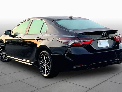 Used 2024 Toyota Camry SE FWD image 11