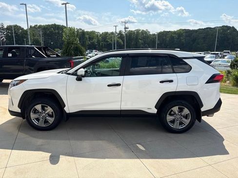 Used 2023 Toyota RAV4 XLE AWD/4WD image 4