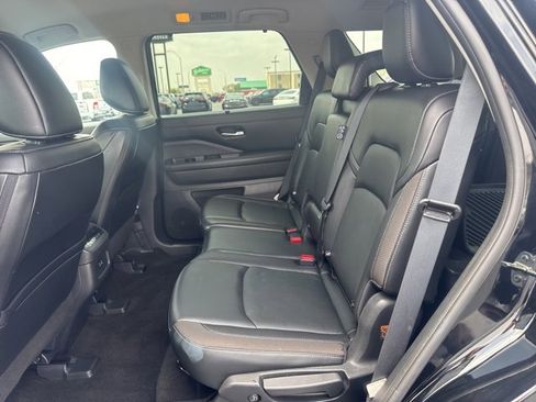 Used 2023 Nissan Pathfinder SL image 22