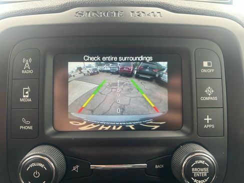 Used 2017 Jeep Renegade Latitude FWD image 16