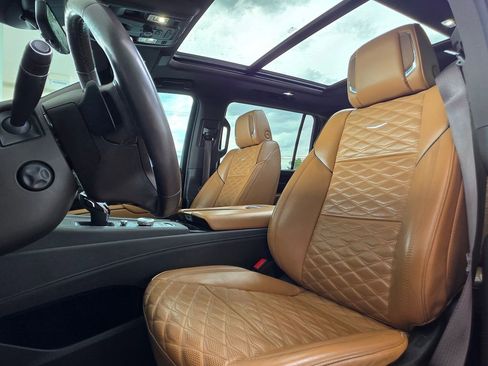 Used 2022 Cadillac Escalade ESV Sport w/ Touring Package image 11