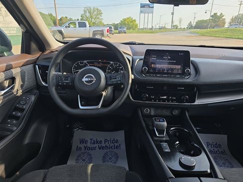 Used 2022 Nissan Rogue SV AWD/4WD image 19