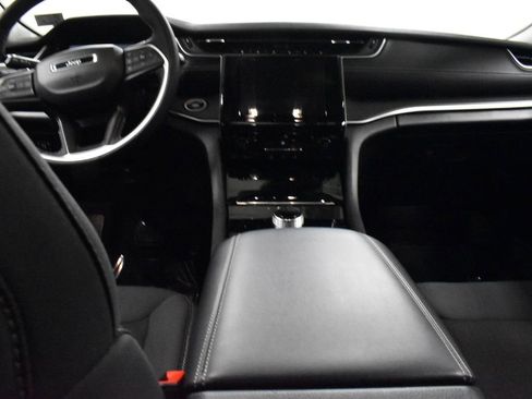 Used 2023 Jeep Grand Cherokee Laredo w/ Luxury Tech Group I image 16