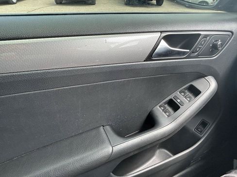 Used 2016 Volkswagen Jetta SE FWD image 27