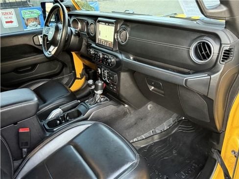 Used 2019 Jeep Wrangler Unlimited Sahara w/ Quick Order Package 24M Moab AWD/4WD image 32