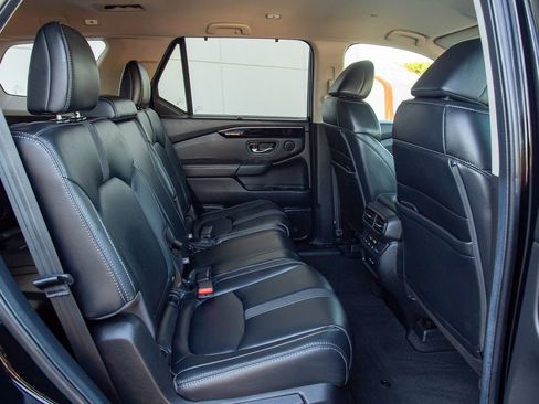 Used 2025 Honda Pilot EX-L image 19