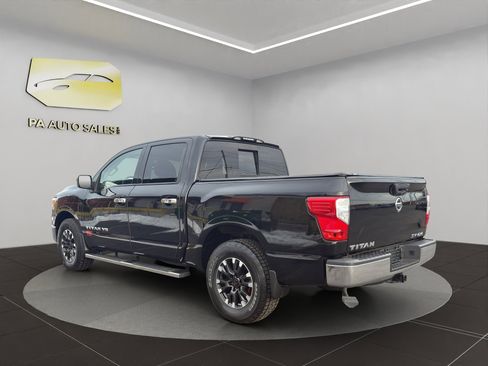 Used 2019 Nissan Titan SV image 5