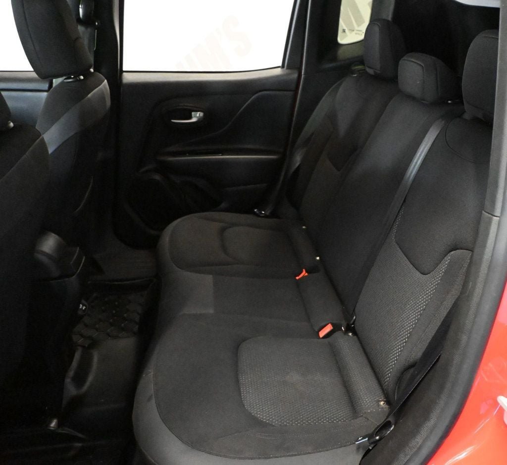 Used 2020 Jeep Renegade Altitude FWD image 11
