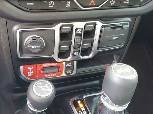 Used 2024 Jeep Wrangler Unlimited Rubicon image 19